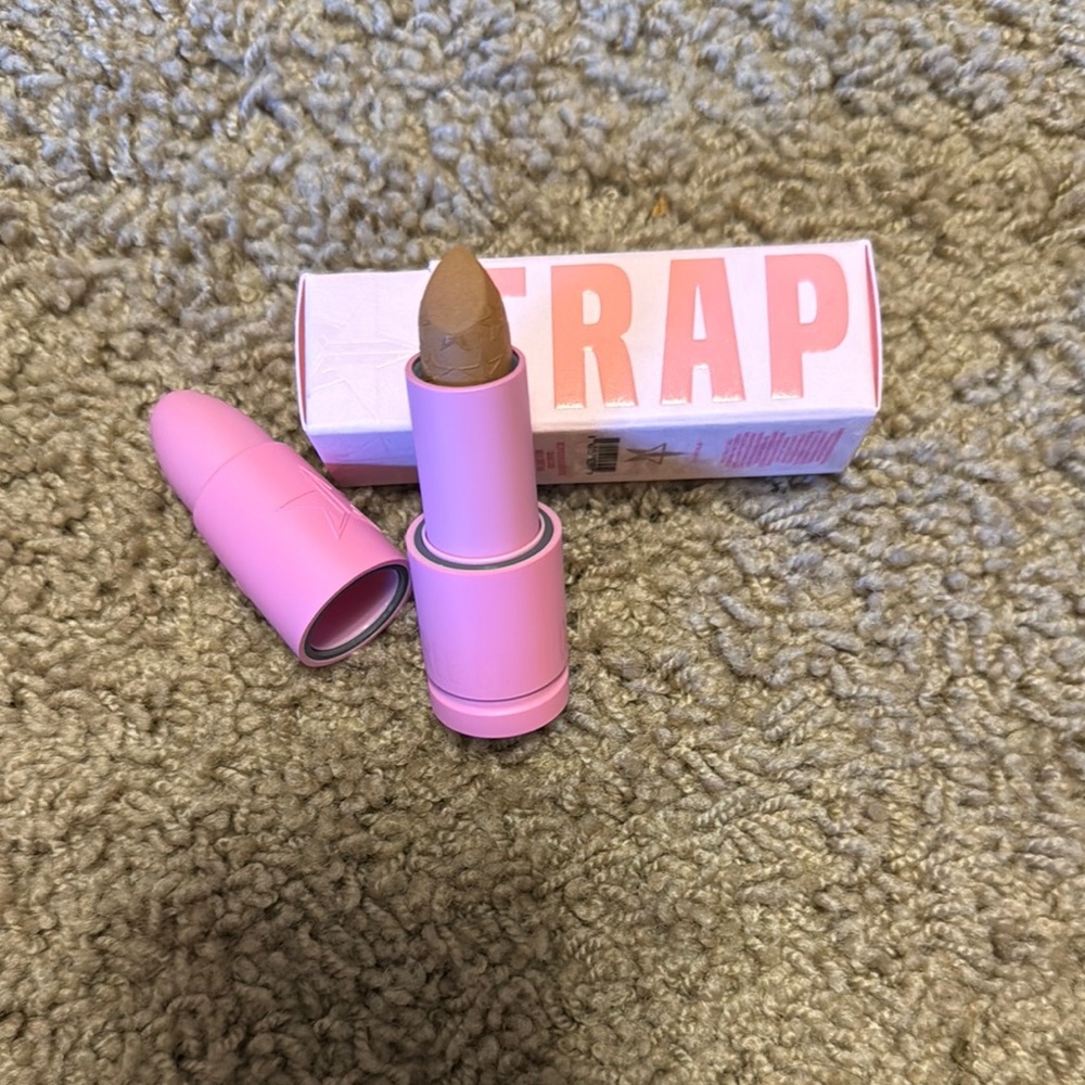 Jeffree Star Velvet Trap Lipstick in Gardening Ho